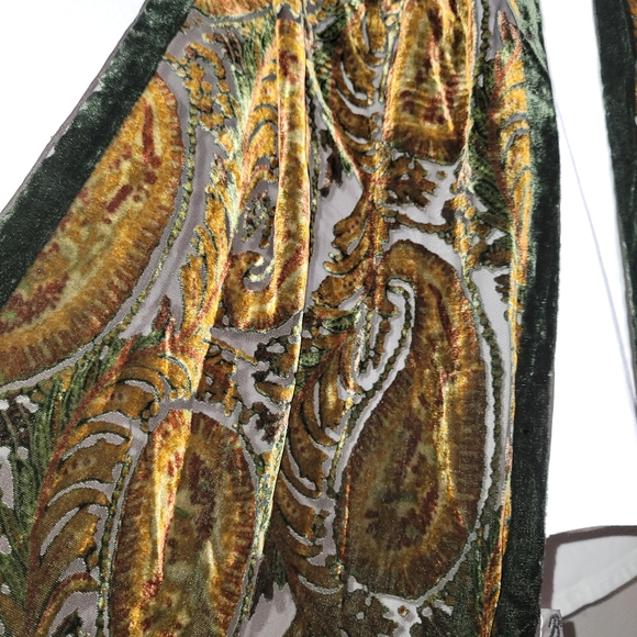 Bellissima Elegant Scarf with Mesh Detailing - Picture 3 of 5